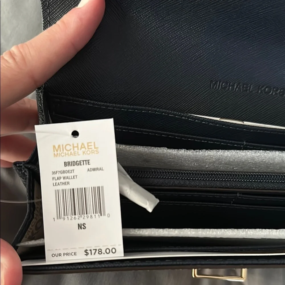 Elegant Black and Blue Paisley Women's Clutch - Picture 3 of 5